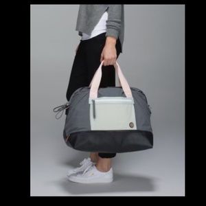 IM LOOKING FOR THIS RUNAWAY DUFFLE BAG